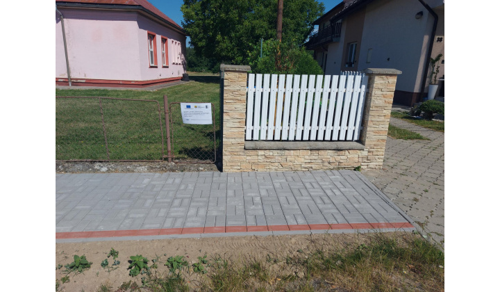 Rekonštrukcia chodníka - publicita projektu